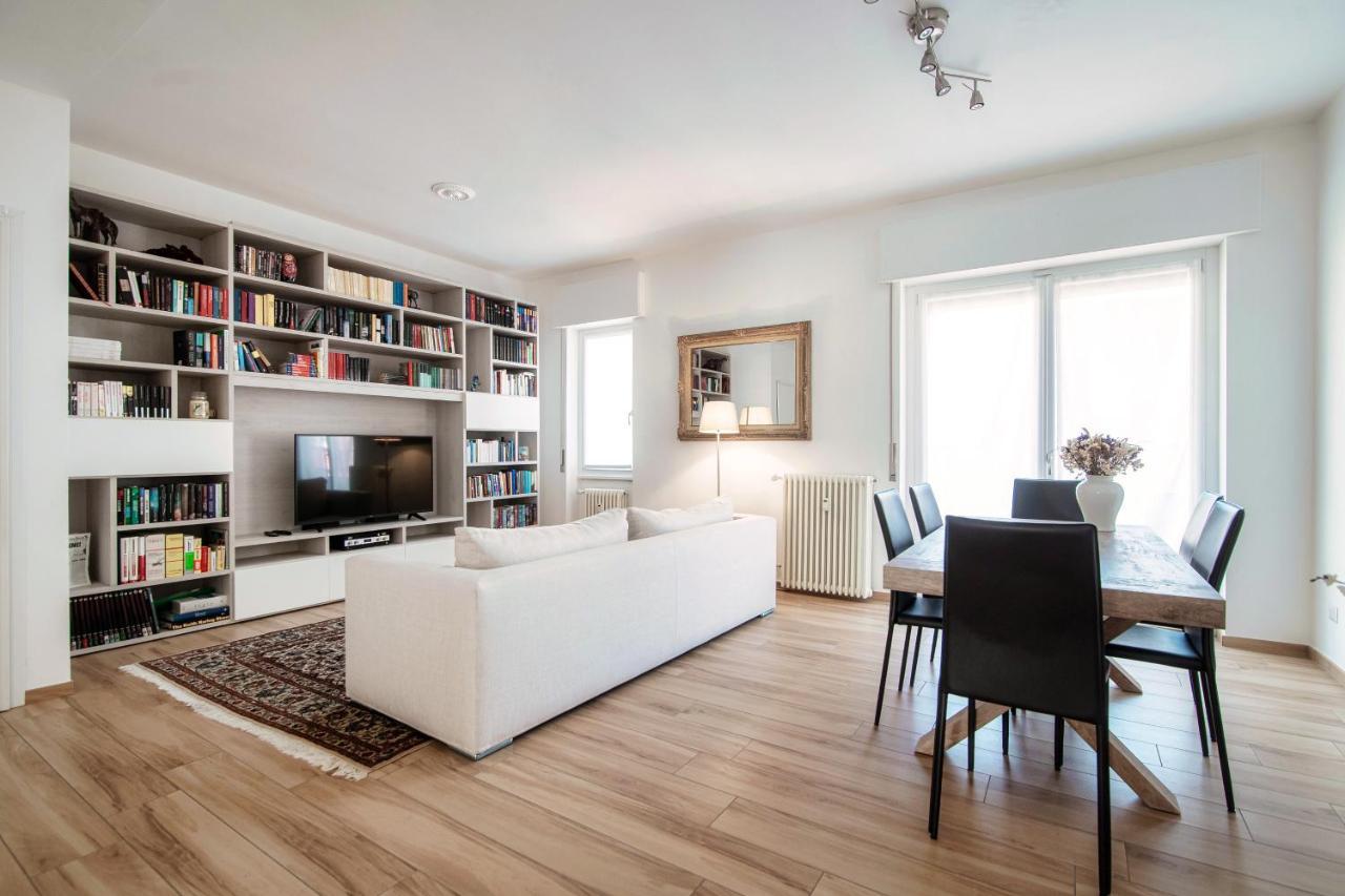 Piazza Roma - The House Of Travelers Apartment Como Exterior photo