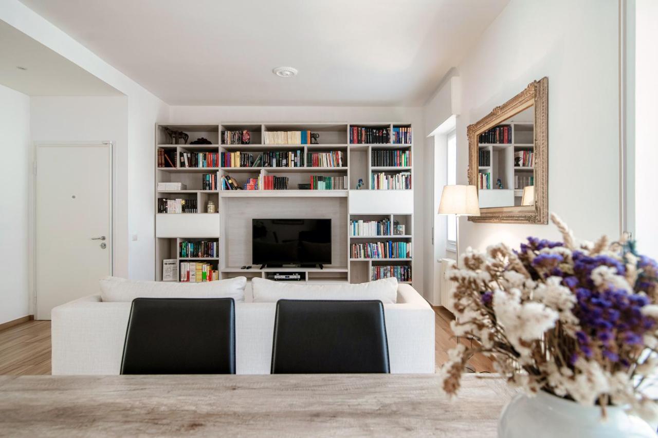 Piazza Roma - The House Of Travelers Apartment Como Exterior photo
