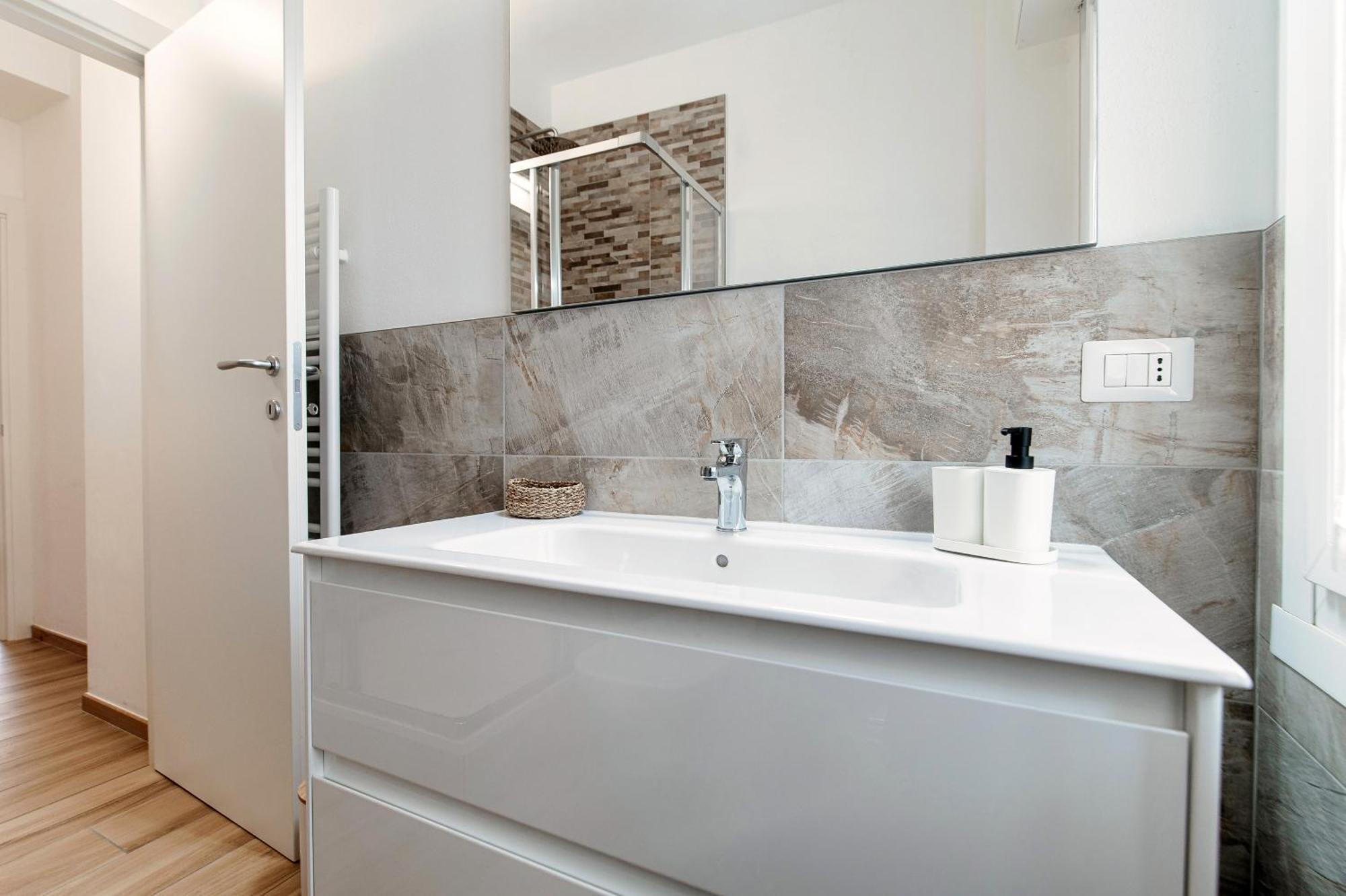 Piazza Roma - The House Of Travelers Apartment Como Exterior photo